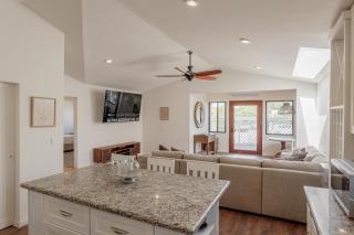 Casa Olmo with Jacuzzi, King Beds, AC, and TVs near Wineries - 9