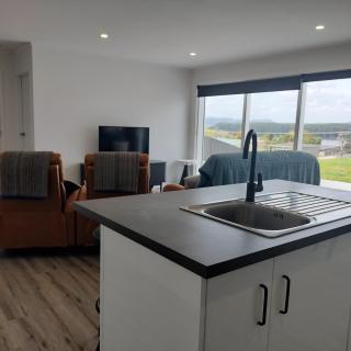 Mangakino Lake View Holiday Home - 1