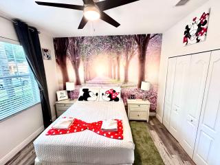 Large 5BR-5Bath home near Disney, with Pool, BBQ & Resort Access - 5