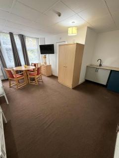 Budget Studio - Central Gosport with Free Parking - 8
