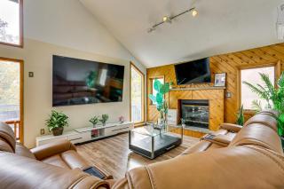 Luxury Home with Game Room, 4 Mi to Bushkill Falls! - 0