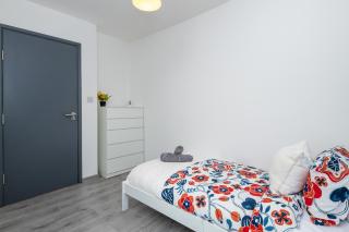 Spacious 4 Bed Home I Free Parking in Sheffield - 6