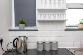 Spacious 4 Bed Home I Free Parking in Sheffield - 3