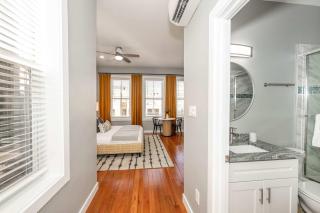 Findlay Market Studio, King Bed and Parking - 1