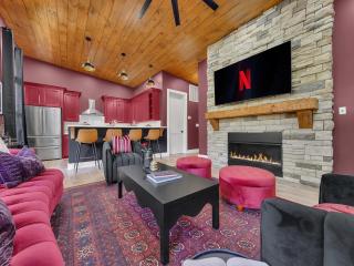 Crimson Hollow - Luxury Red Room Escape - 4