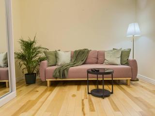 Discover Krakow Apartments - 8 Rakowicka St - Stylish Balcony Apartment with Netflix - 9
