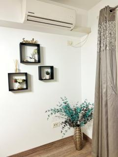 Cozy 2 Bedrooms Apt with Balcony - Near Hospitals - 1