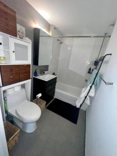 1 BEDROOM WITH SLEEPING IN LIVING ROOM Williamburg - 9