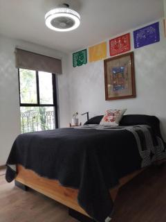 Mexican Vista a parque con balcones corazón CDMX - 6