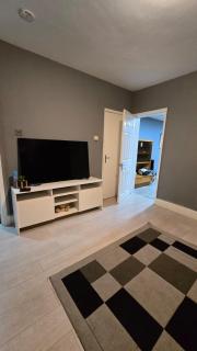 5 bedroom house with 3 bathrooms with Toilet , Reception , Dining room , kitchen - 3