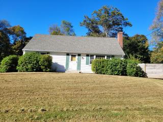 East Granby with AC and WiFi 3 minute to Bradley - 8