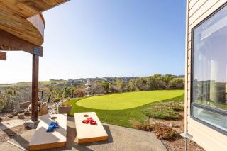 Expansive Ocean-View Retreat with Home Theatre & Spa - 7