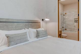 Casa Castillo - Boutique Suites in Downtown Santa Barbara - 3