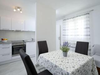 One Bedroom Apartment with Terrace and Sea View 4 - 8