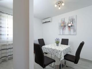 One Bedroom Apartment with Terrace and Sea View 4 - 9