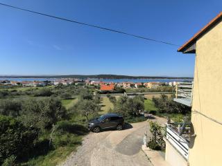 One Bedroom Apartment with Balcony 3 - 1