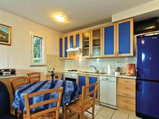 Two Bedroom Holiday Home with Sea View - 9