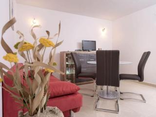 One Bedroom Apartment with Terrace 5 - 9