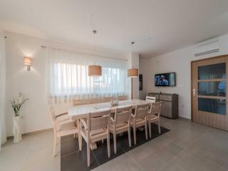 Deluxe Four Bedroom Villa with Private Pool Villa 6 - 9