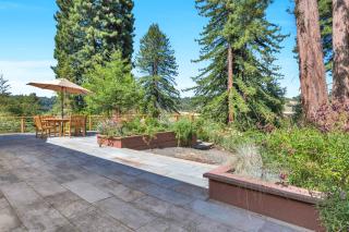 Stylish 3BR Retreat Close to Coast & Wineries - 7