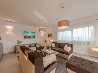 Deluxe Four Bedroom Villa with Sea View and Private Pool Villa 5 - 1