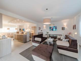 Deluxe Four Bedroom Villa with Sea View and Private Pool Villa 5 - 2