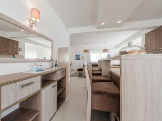 Classic Four Bedroom Villa with Sea View and Private Pool Villa 3 - 2