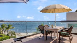 Catamaran by AvantStay 50ft to Beach Views - 9