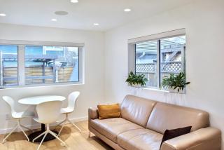 Modern Guest Suite with Parking - Cambie Village VGH - 3