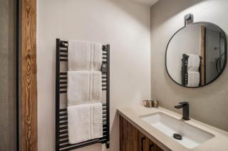 Luxury Chalet Black Mountain - 4BR, Sleeps 10, Fireplace, Mountain Views & Garden - Megève - Megève - 7