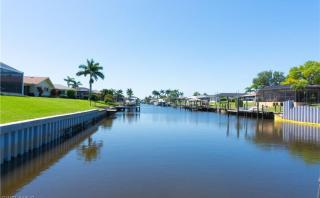 Sunshine paradise retreat with heated pool and canal access - 3