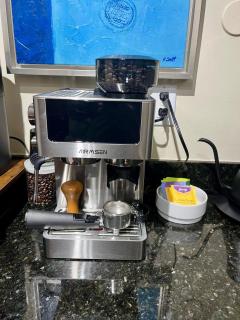 Luxury Waterfront Condo Hilton Hotel Amenities Beach Pool Jacuzzi Jetskis Gym - 4