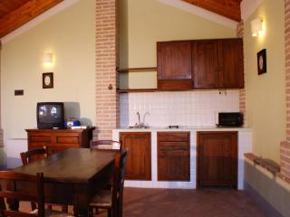 Hilltop apartment with swimming pool - 8