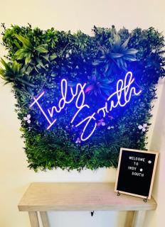 Hidden Gem Hot tub pool table - EV charger Sleep number Bed - 0