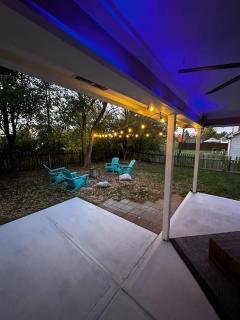 Hidden Gem Hot tub pool table - EV charger Sleep number Bed - 8