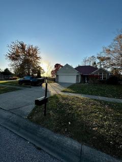 Hidden Gem Hot tub pool table - EV charger Sleep number Bed - 1