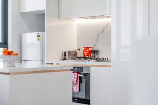 Spacious 4BR penthouse in Box Hill Free Parking x 2 - 4