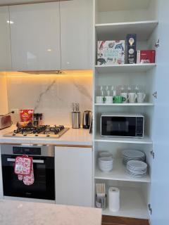 Spacious 4BR Family Apt in Box Hill Free Parking x 2 - 2