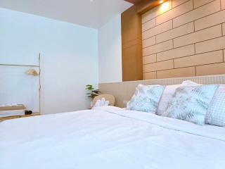 The beach bangsaen condo daily room Poolside - 8