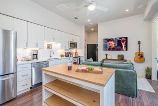 Treble Maker -Rooftop Lounge - Pool - In Music Row - 9
