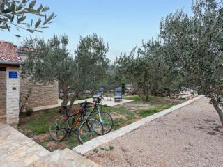 One Bedroom House with Terrace and Pool - 6