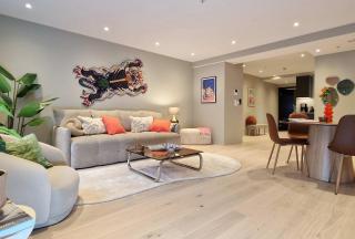 Brand New & High-End 3 Bedrooms 2 Bathrooms Central Apartment - 9