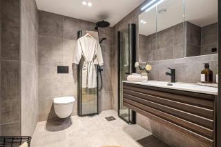 Brand New & High-End 3 Bedrooms 2 Bathrooms Central Apartment - 6