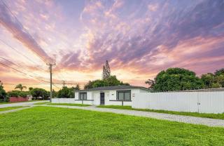 Relax & Play Pool, Games & Prime Location - 0