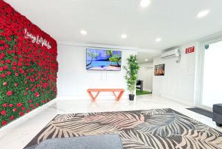 Relax & Play Pool, Games & Prime Location - 1