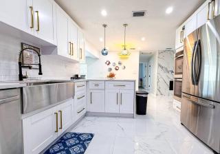 Relax & Play Pool, Games & Prime Location - 3