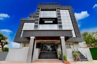 Super Townhouse Chakan MIDC Pune Formerly Renuka Executive - 0