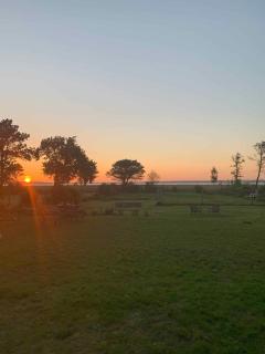 Front-Row Summerhouse With View And Big Garden - 8