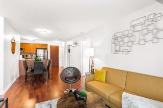 Luxe 3BR 2 Bath Condo Steps from Square one Mall - 5
