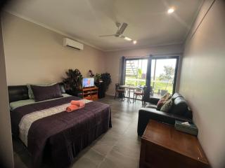 The Orchid Suite - 2 Bed 1 Bath Apartment in Cooktown - 1